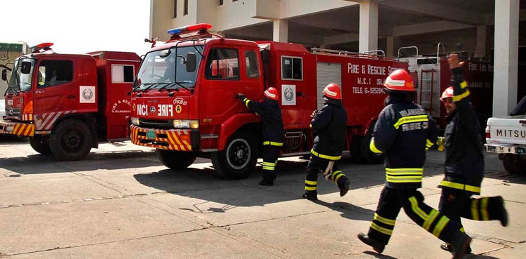 Fire breaks out at scrap warehouse in Karachi