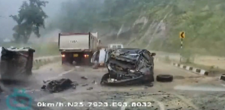 Horrific video: 2 killed as giant rocks slide from hill and crush cars