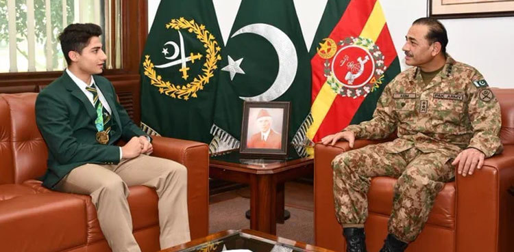 World Junior Squash Champion Hamza Khan calls on COAS Asim Munir