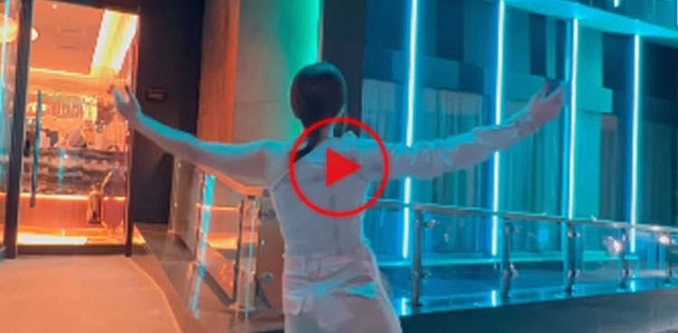 Hania Aamir expresses admiration for Shah Rukh Khan