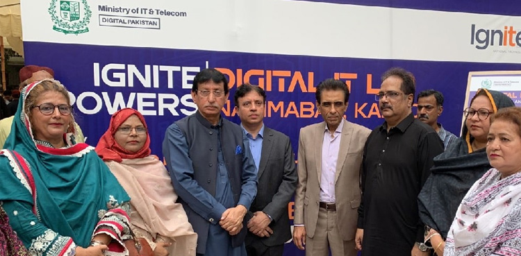 IT minister inaugurates digital lab in Karachi