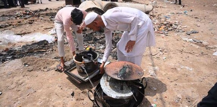 India: Muslims flee business hub after attacks