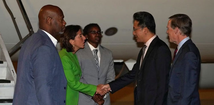 US Commerce chief seeks trade, tourism boost in China talks