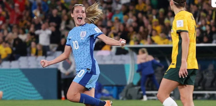 England reach first World Cup final despite Kerr stunner