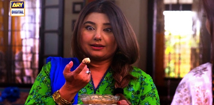 Javeria Saud aka Azra bids farewell to 'Baby Baji' - Watch