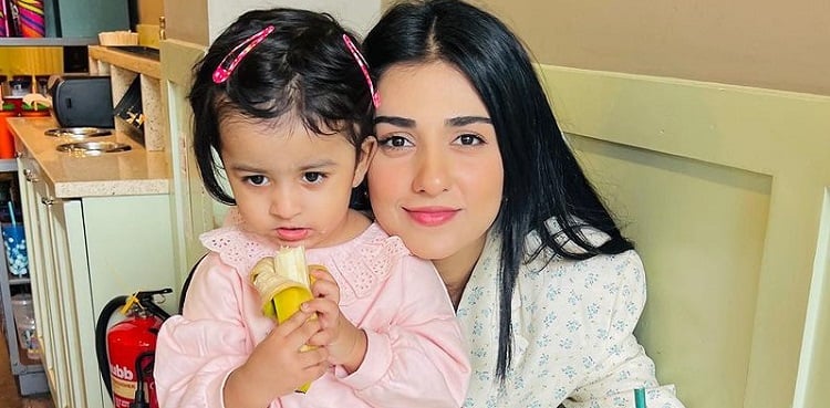 My baby: Sarah Khan posts new pictures with daughter Alyana