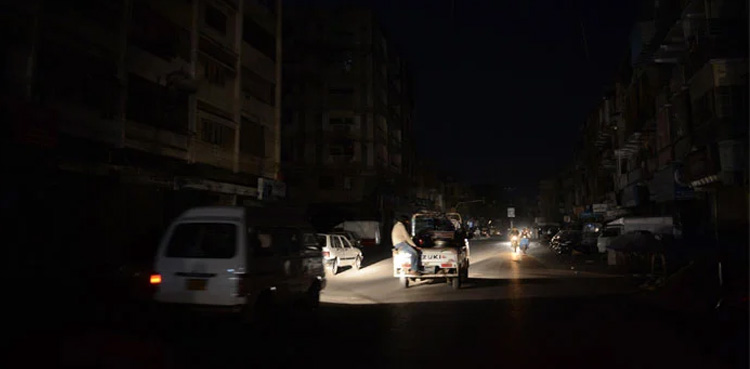 Several areas of Karachi plunges into darkness as over 400 feeders trip