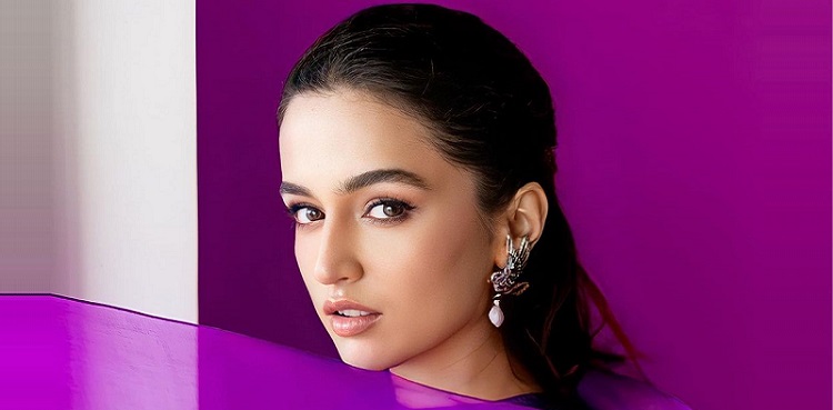 Hira Khan's selfie dump is LIT: See pics