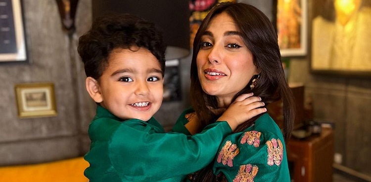 Iqra Aziz, son Kabir's hilarious video goes viral!