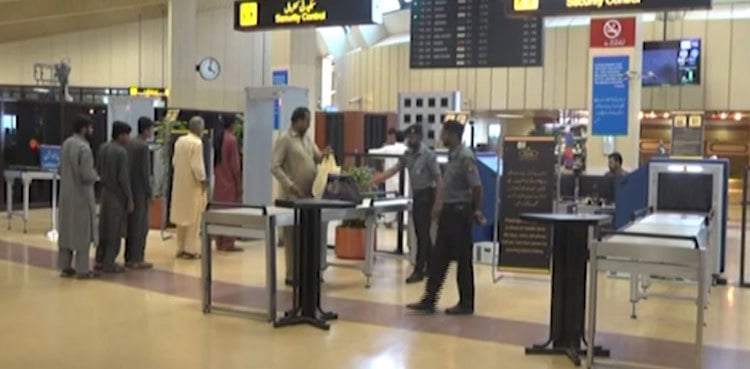 Customs seizes smuggled cellphones at Karachi airport