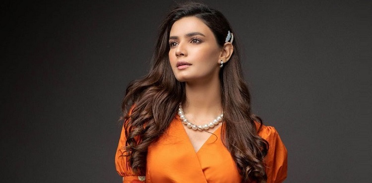 Kiran Haq aces her glam game in new reel - Watch