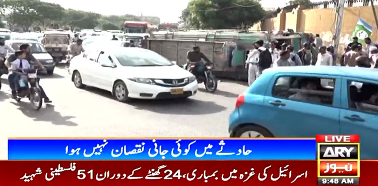 Speeding passenger bus overturns in Karachi