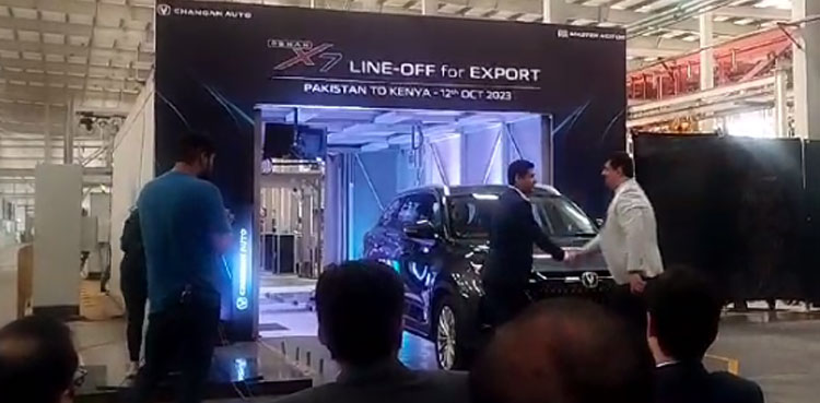 Pakistan enters global car market, exports first batch