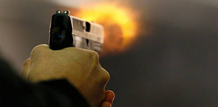 'Ex-employee' open fire at former boss in Karachi