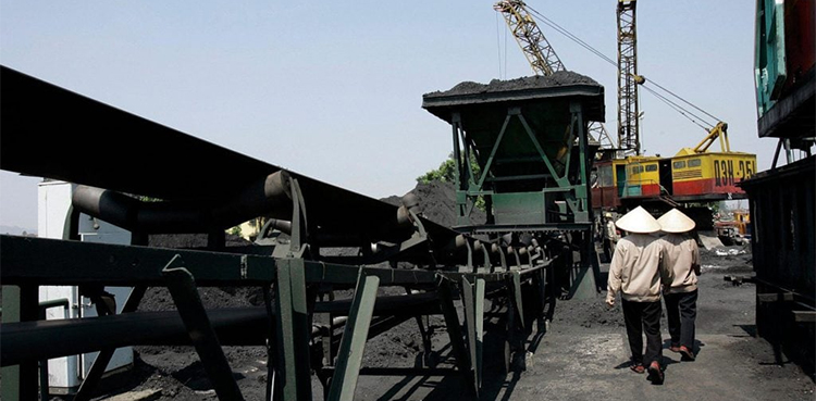 Retiring coal plants early can benefit investors, communities and climate