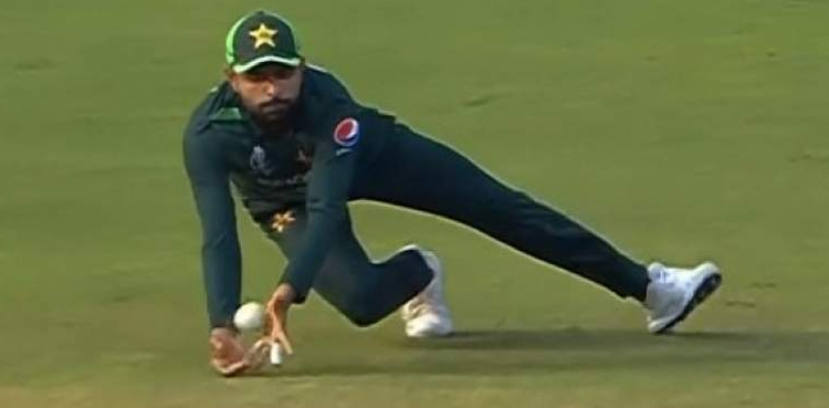 Shoaib Akhtar hits out at Pakistan drop catches against Australia