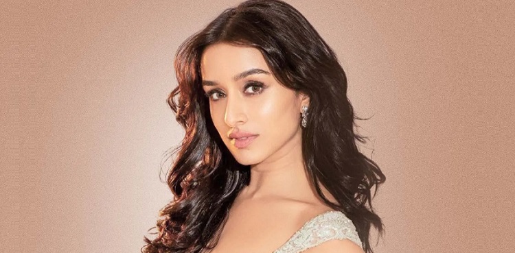Shraddha Kapoor puts nosy fan in place