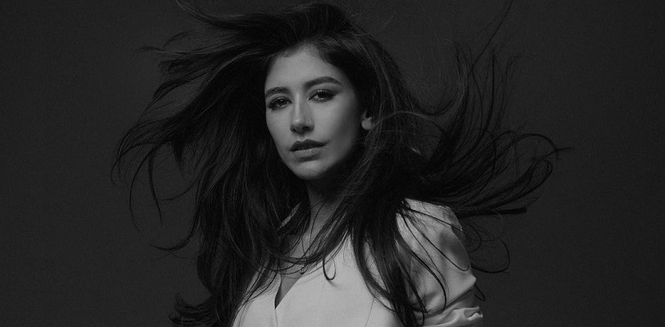Syra Yousuf steals the show with monochromatic picture