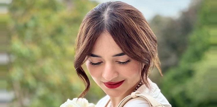 Yumna Zaidi in Paris looks straight out of a French novel: See pics
