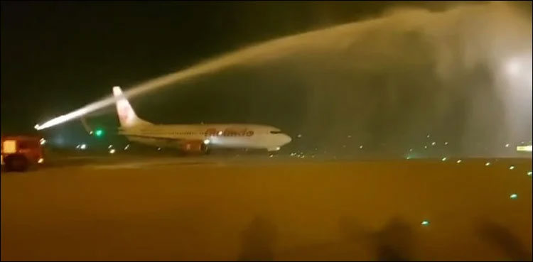 First flight of Malaysian Batik Air lands in Pakistan