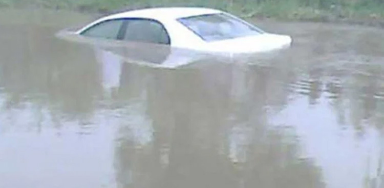 Two killed as car plunges into canal in Okara