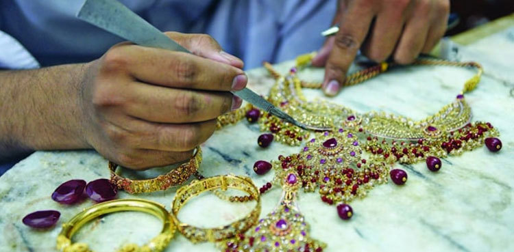 Gold rates up by Rs300 in Pakistan