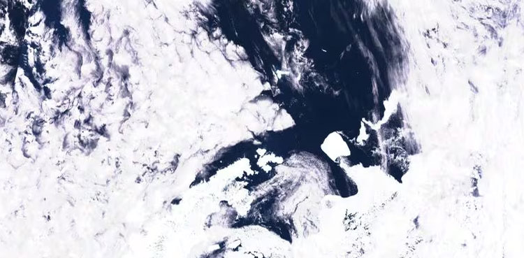 World's largest iceberg breaks free, heads toward Southern Ocean
