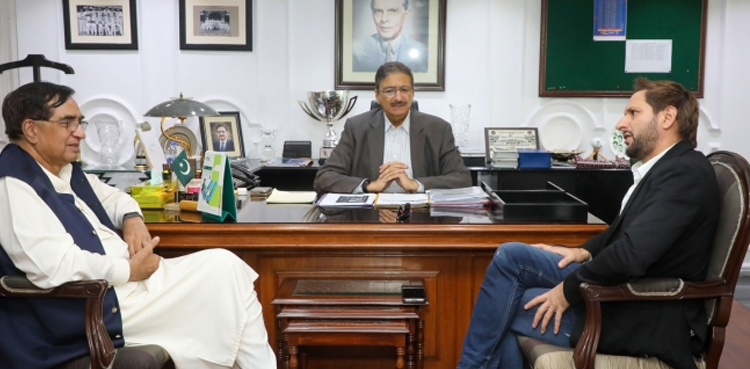 Shahid Afridi meets PCB chief Zaka Ashraf