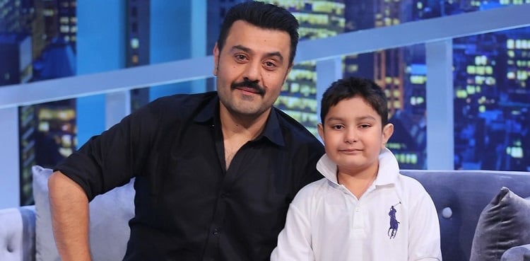 Ahmed Ali Butt's son impresses netizens with his singing - Watch