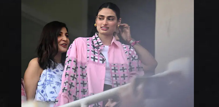 Harbhajan bashed for his comments on Anushka, Athiya