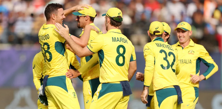 Australia prepare to strike final blow on old enemy England