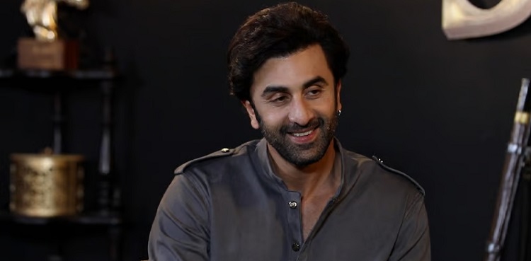 Ranbir Kapoor serves daddy goals