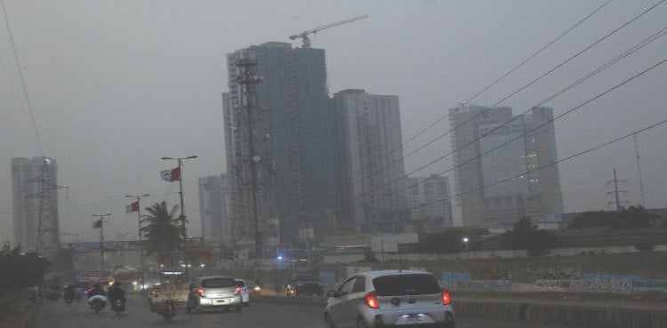 Karachiites advised to wear masks amid worsening air quality