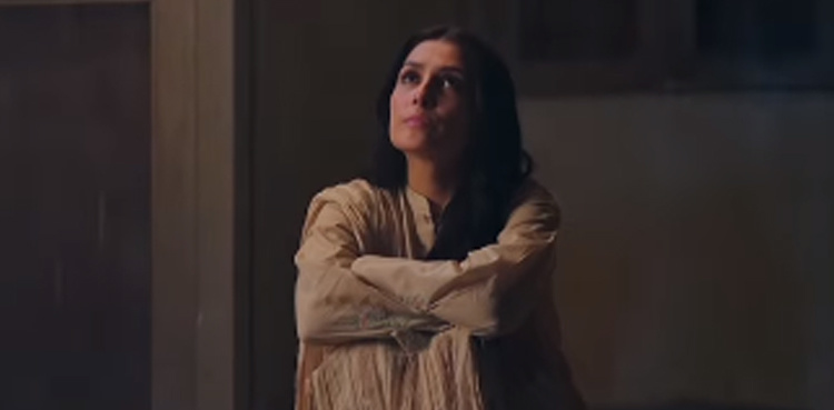 Ayeza Khan's 'first look' from 'Jaan-e-Jahan' revealed!