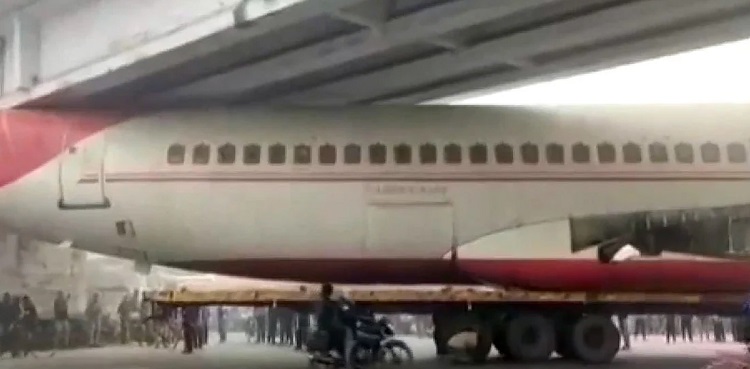 Bizarre video: Airplane stuck under a bridge causes massive traffic jam