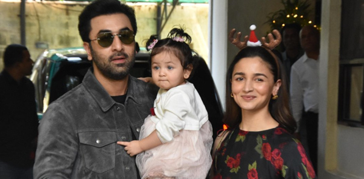 Ranbir Kapoor, Alia Bhatt reveal daughter Raha's face, picture goes viral