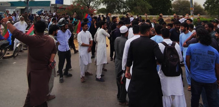 Tension grips Karachi college as student groups clash