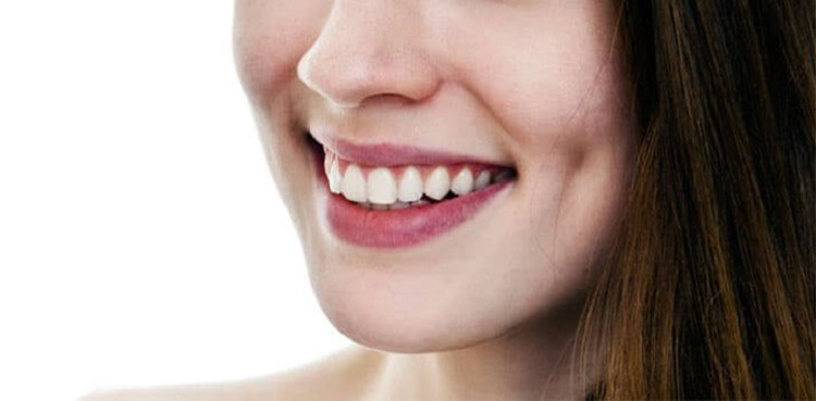 WATCH: How to fake cheek dimples with makeup?