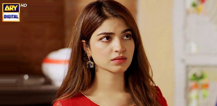 'I had dislocated shoulder...': Kinza Hashmi recalls accident on 'Azmaish' set