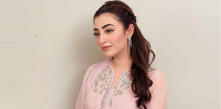 Nawal Saeed drops BTS picture from 'Jaan-e-Jahan'