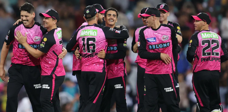 Sydney Sixers triumph over Adelaide Strikers in BBL 2023/24 thriller