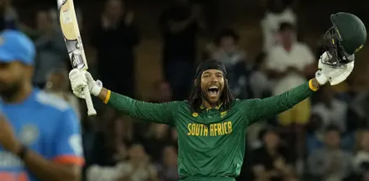 Tony de Zorzi stars as South Africa thrash India to level ODI series