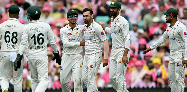 Sydney Test: Australia all out for 299, trail Pakistan by 14 runs