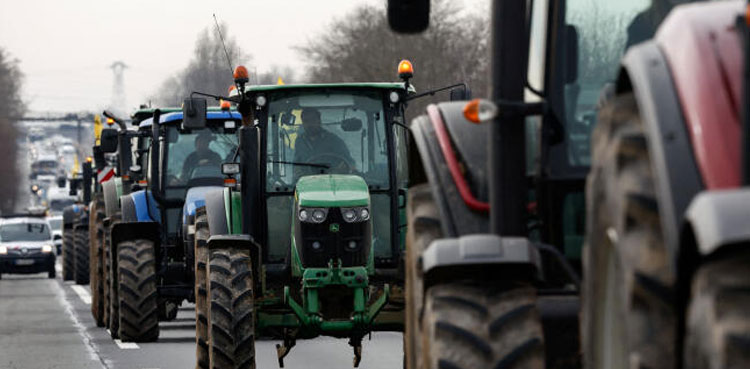 French PM to visit farm as agricultural unions vow Paris 'siege'