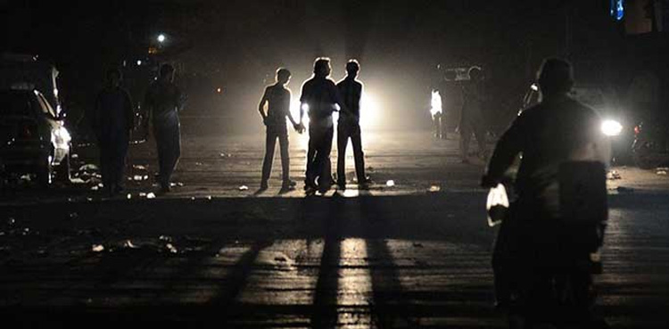 Karachi faces power outage as 330 feeders trip after rain