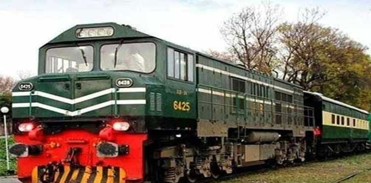 Fire breaks out on Karachi-bound Tezgam Express