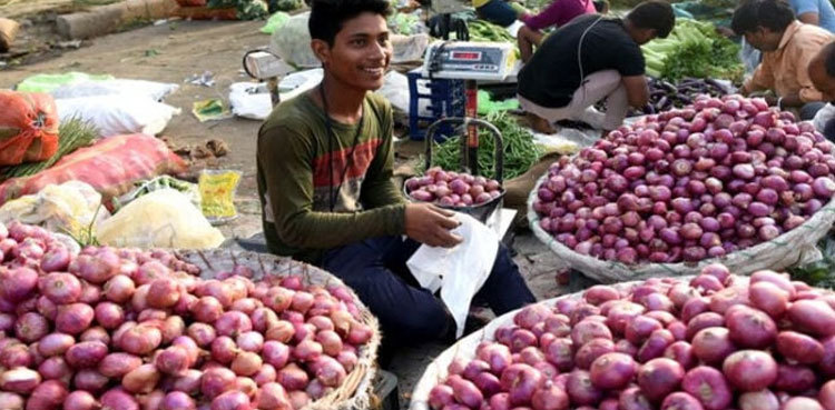Onion prices surge to Rs240 per kg on massive exports