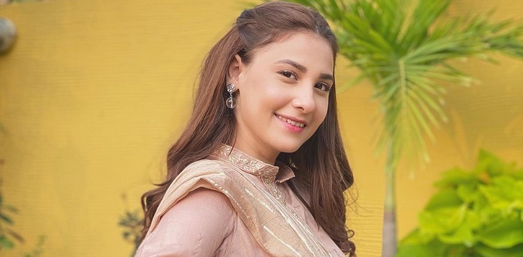 'I'm home but...': Hina Altaf shares worrying health update