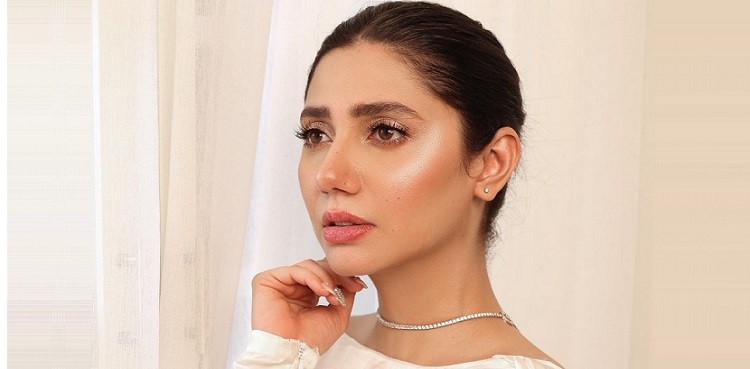Mahira Khan exudes elegance in a yellow drape: See pics