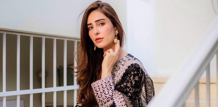 Sidra Niazi exudes radiance in sun-kissed pictures